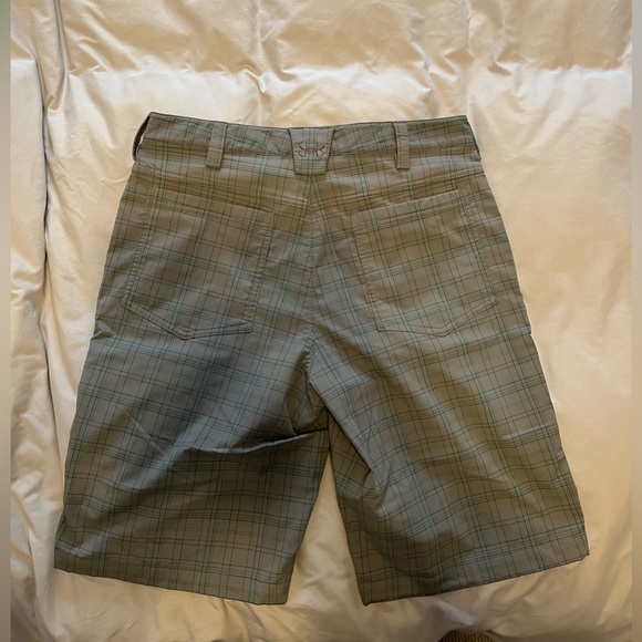 Under Armour Golf Shorts in size 32” - Picture 3 of 4